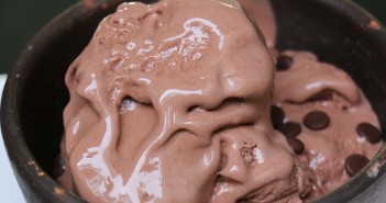 Glace au chocolat maison : recette sans sorbetière avec 3 ingrédients glace chocolat maison