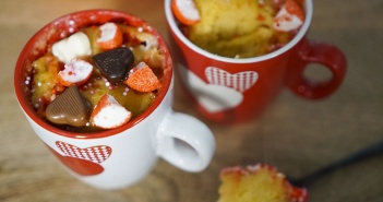Recette Mug Cake chocolat blanc fraise tagada recette mug cake herve cuisine